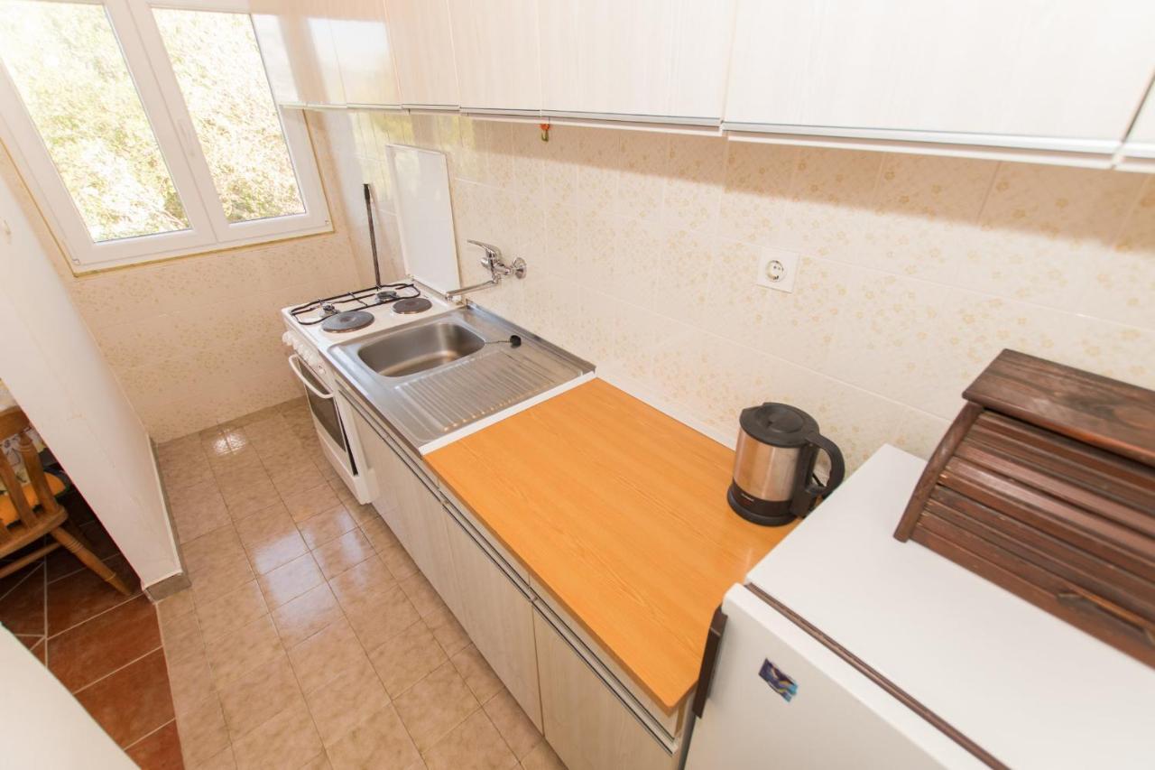 Near The Beach Apartments Jagodia Brela Exterior photo