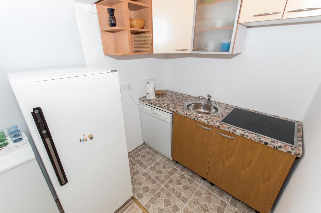 Near The Beach Apartments Jagodia Brela Exterior photo