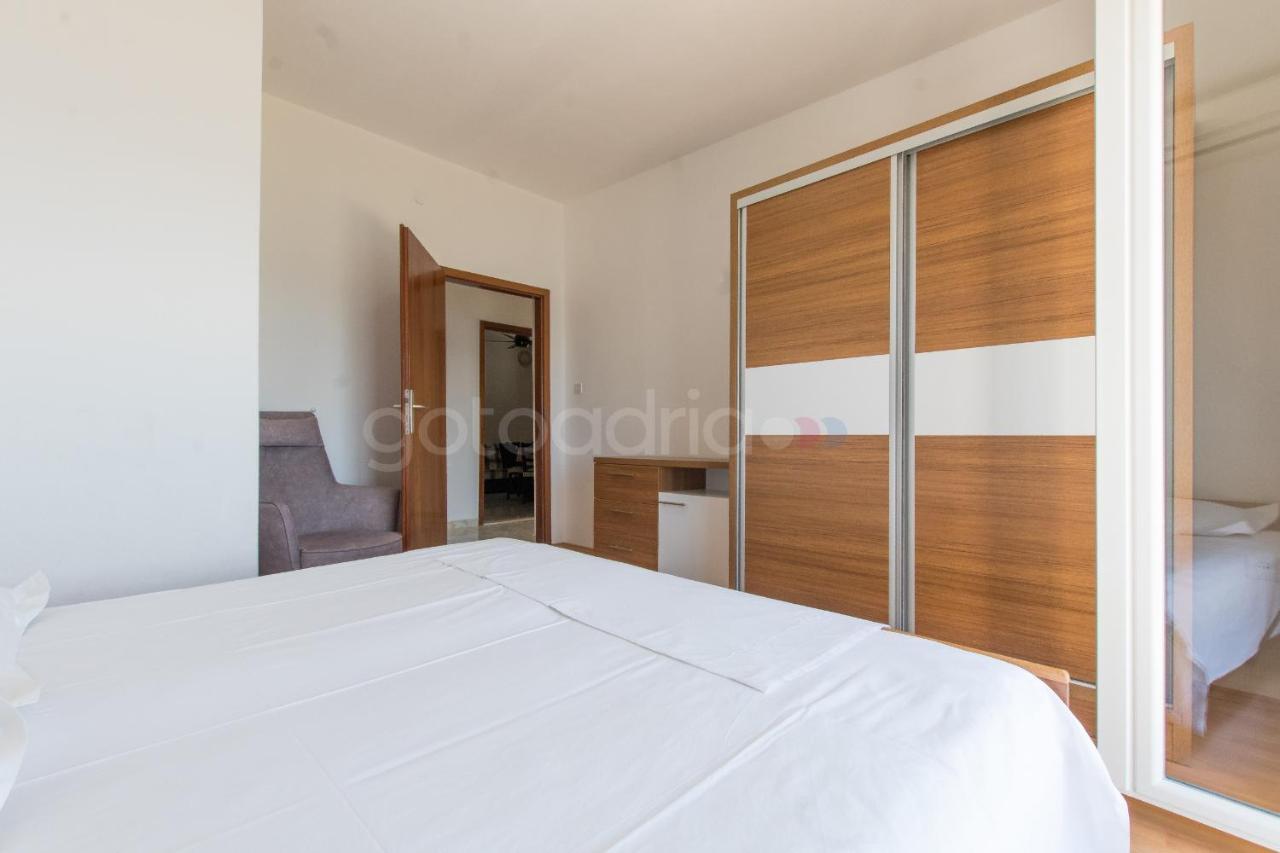 Near The Beach Apartments Jagodia Brela Exterior photo