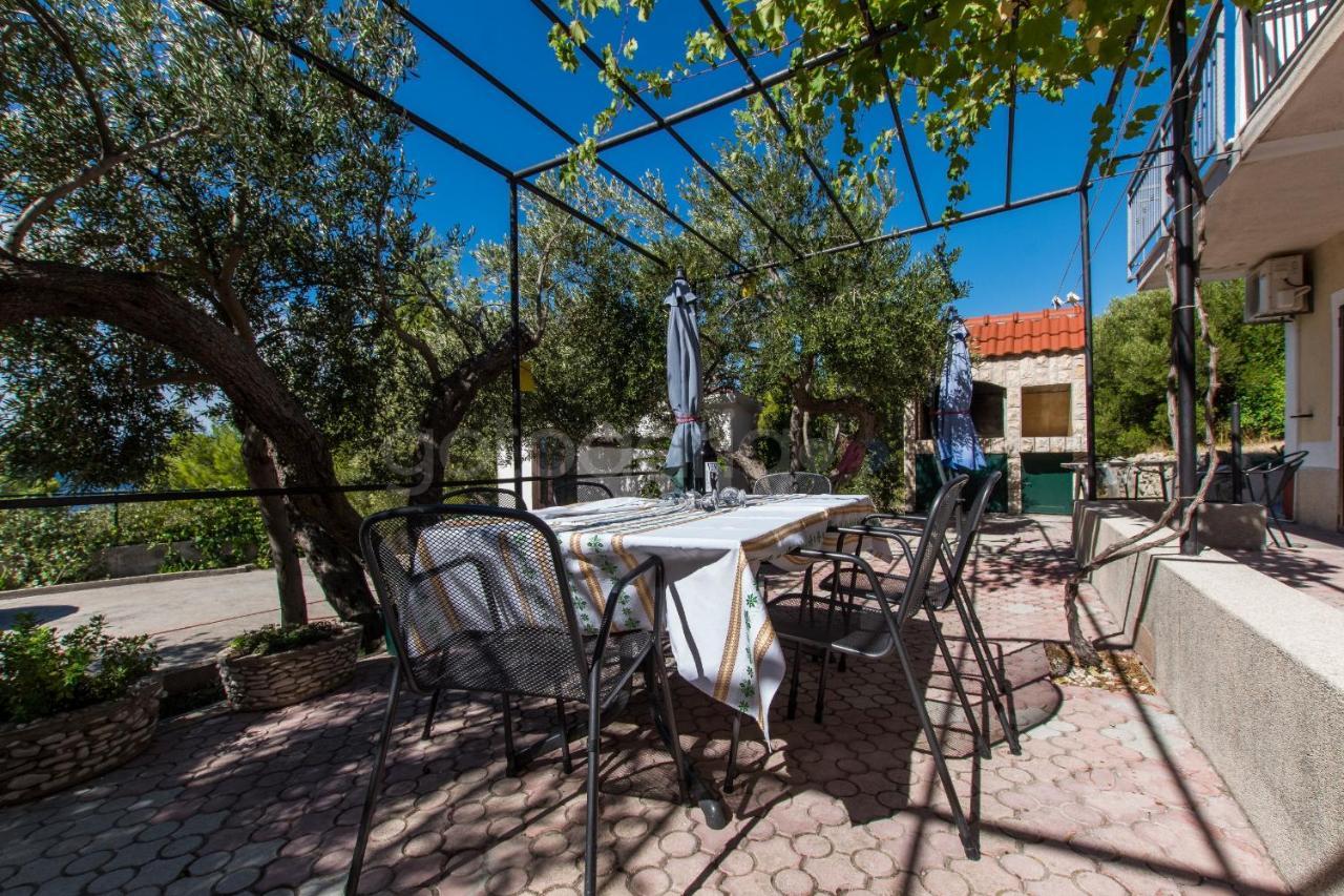Near The Beach Apartments Jagodia Brela Exterior photo